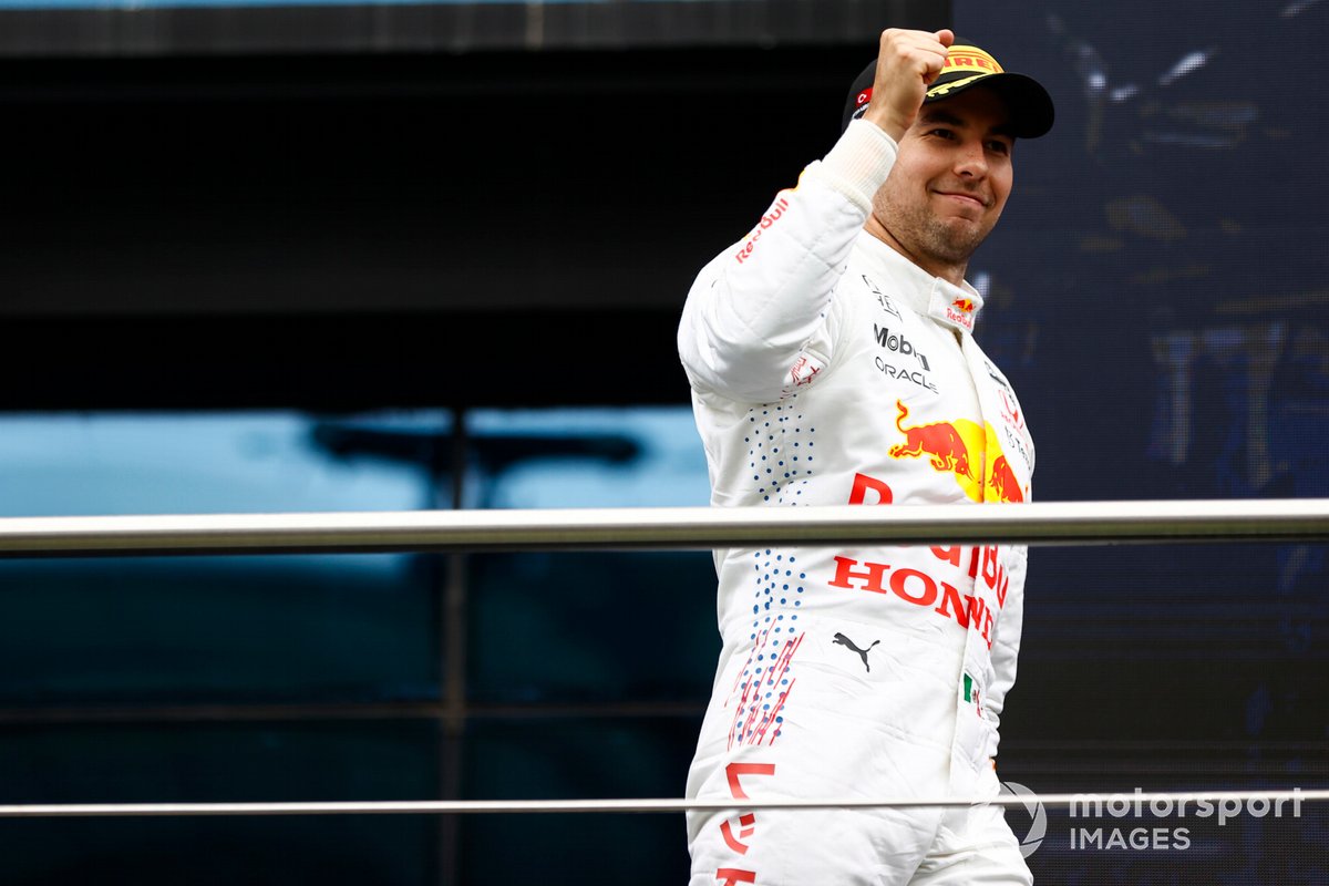 Sergio Perez, Red Bull Racing, 3a posizione, arriva sul podio