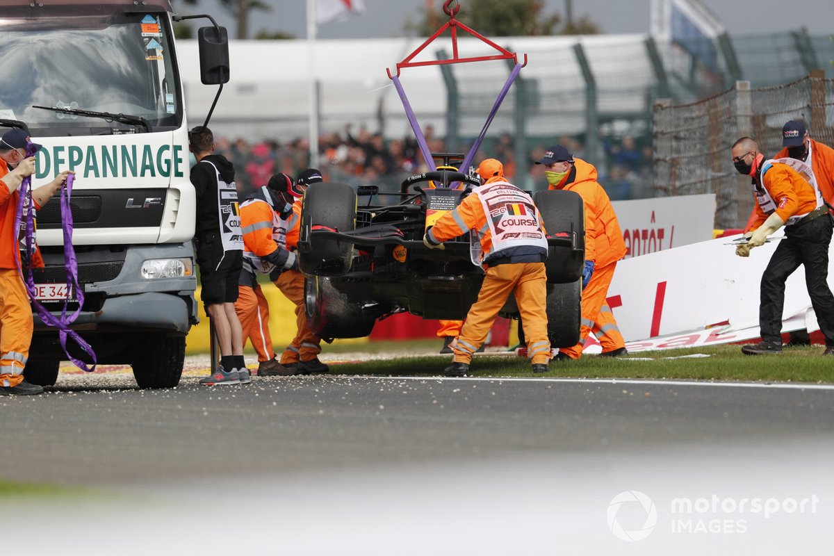 Comisarios de pista retiran el coche de Max Verstappen, Red Bull Racing RB16B