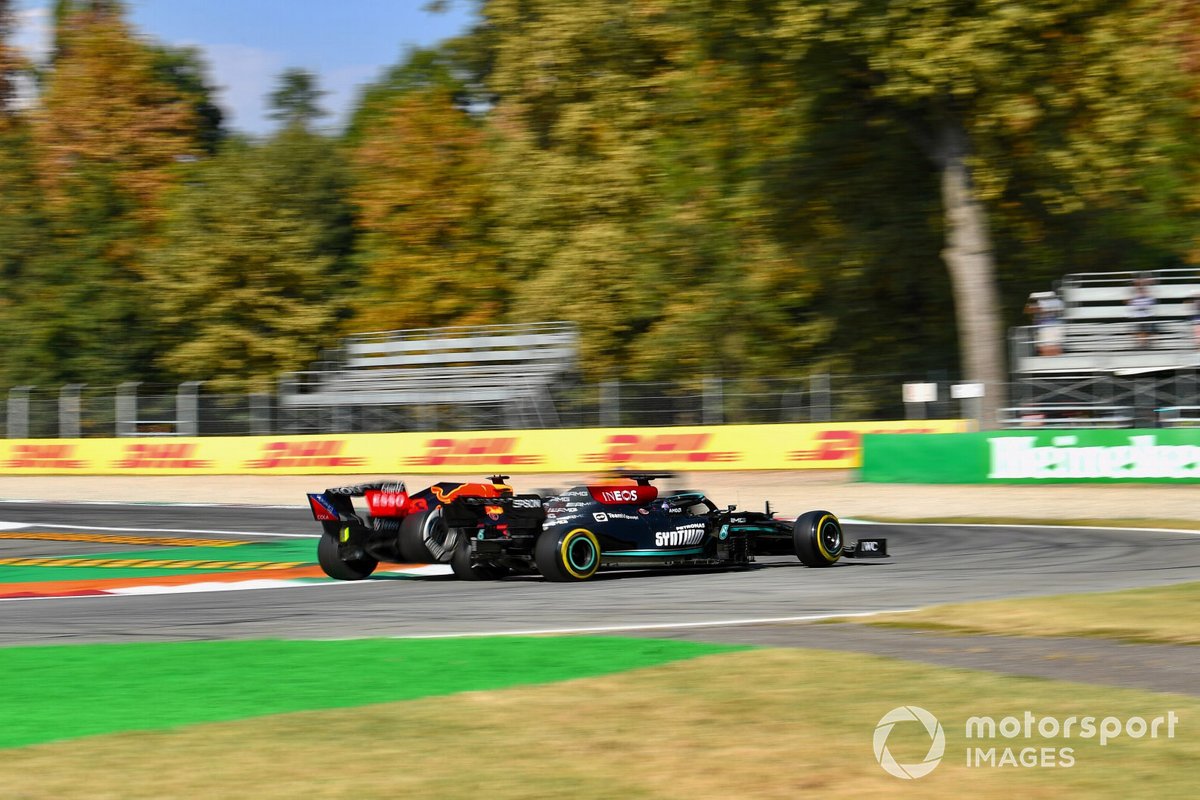 Secuencia del choque de Lewis Hamilton, Mercedes W12 y Max Verstappen, Red Bull Racing RB16B