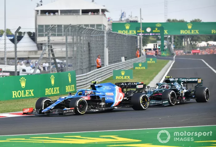 Esteban Ocon, Alpine A521, Sebastian Vettel, Aston Martin AMR21