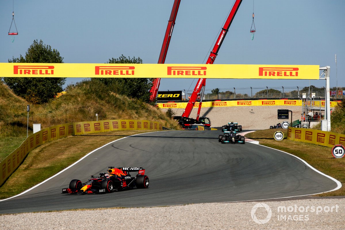 Max Verstappen, Red Bull Racing RB16B, Lewis Hamilton, Mercedes W12, Valtteri Bottas, Mercedes W12