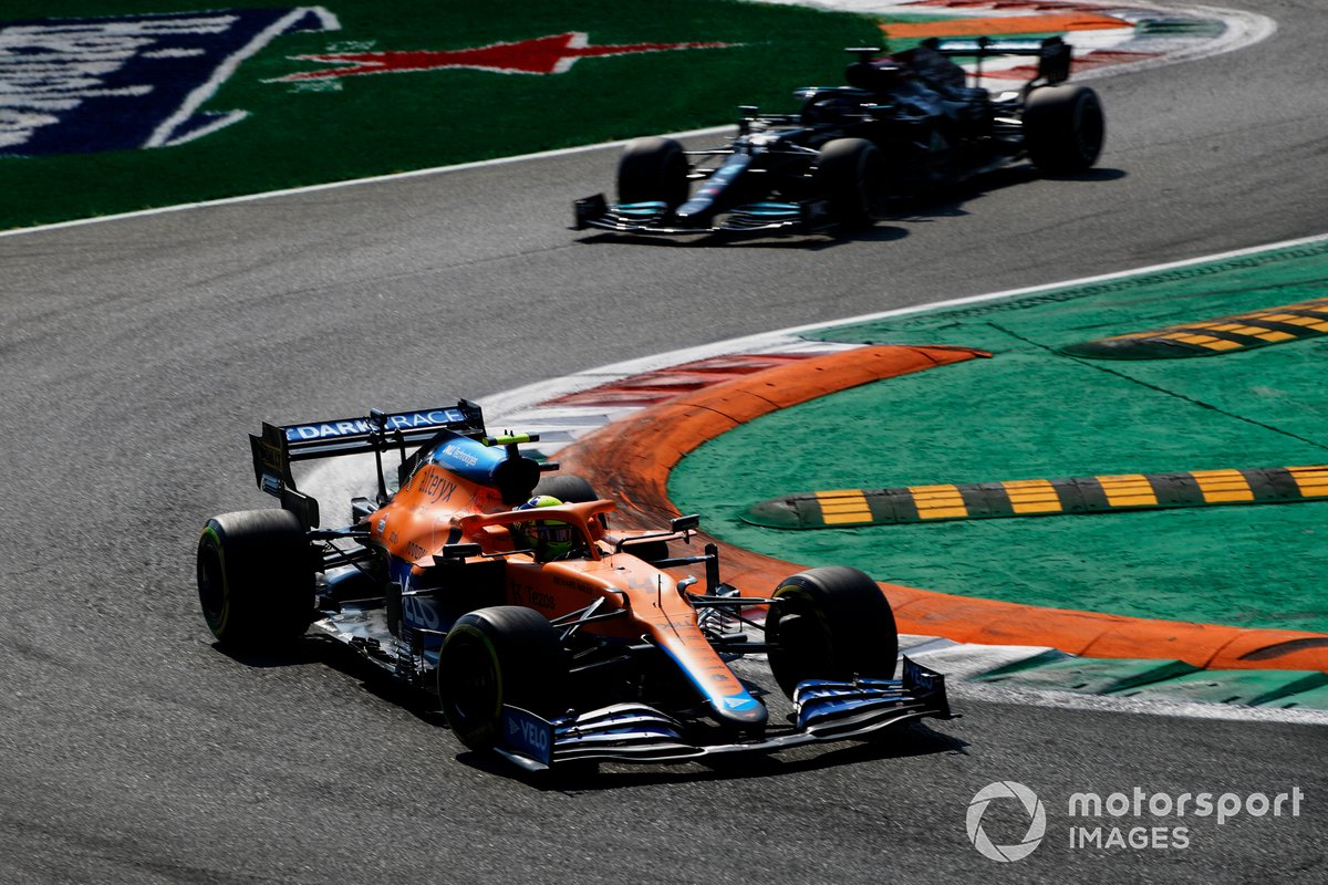 Lando Norris, McLaren MCL35M, Lewis Hamilton, Mercedes W12