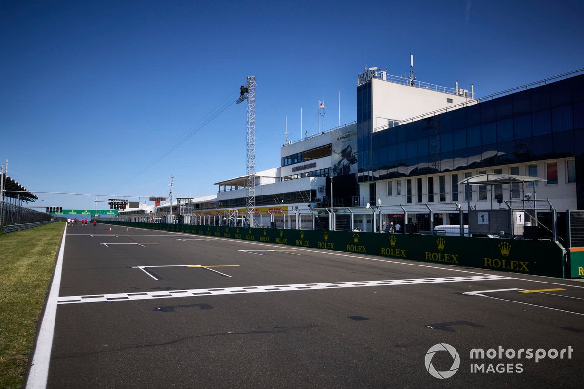 Vista panorámica de la recta de pits