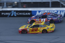 Joey Logano, Team Penske Ford Denny Hamlin, Joe Gibbs Racing Toyota