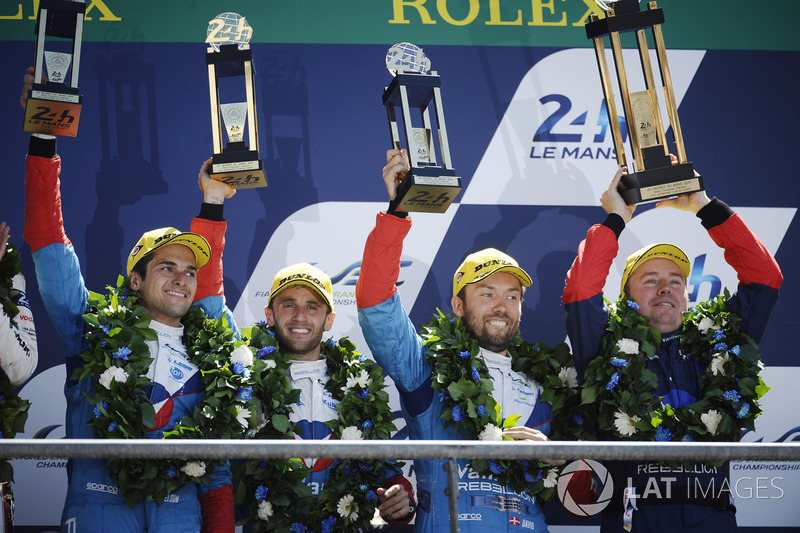 Genel klasman podyum: 3. #13 Vaillante Rebellion Racing Oreca 07 Gibson: Mathias Beche, David Heinem