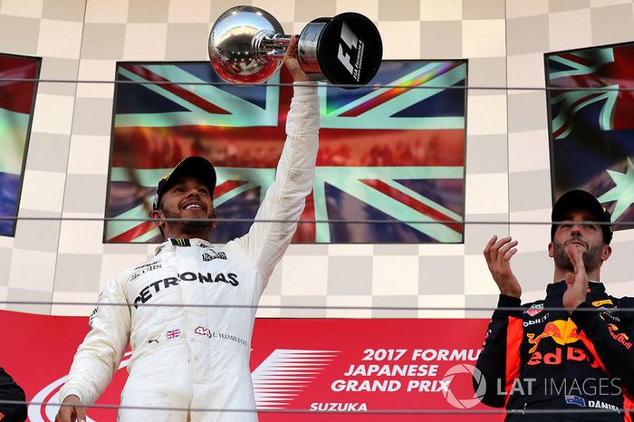 Ganador, Lewis Hamilton, Mercedes AMG F1 y Daniel Ricciardo, Red Bull Racing