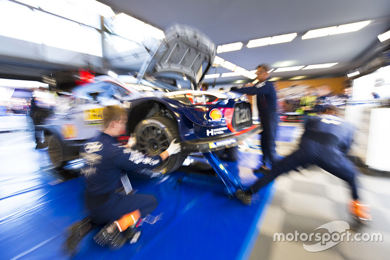 Hyundai i20 Coupe WRC Тьерри Невилля и Николя Жильсуля