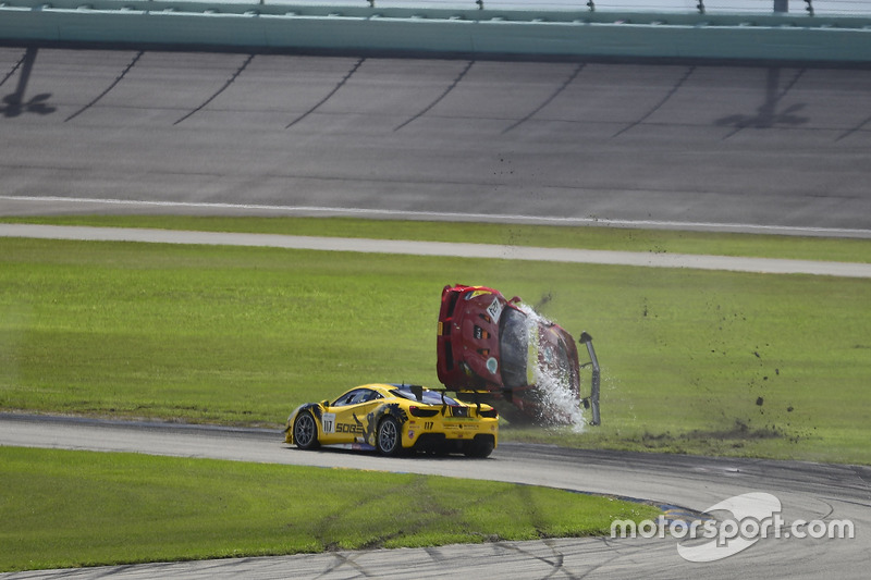 #124 Ferrari of Long Island Ferrari 488 Challenge: Jerome Jacalone, crash