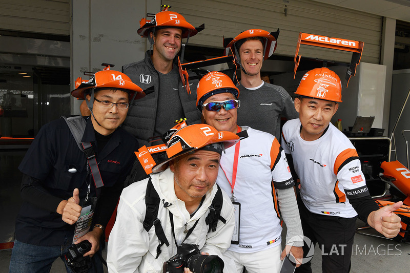 McLaren fans and hats with Mark Temple, McLaren Race Engineer