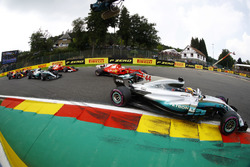 Lewis Hamilton, Mercedes AMG F1 W08, Sebastian Vettel, Ferrari SF70H, Valtteri Bottas, Mercedes AMG
