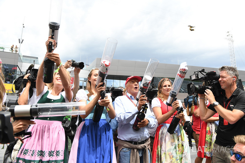 Grid girls fire T-Shirts into the crowd of fans, T-Shirt guns