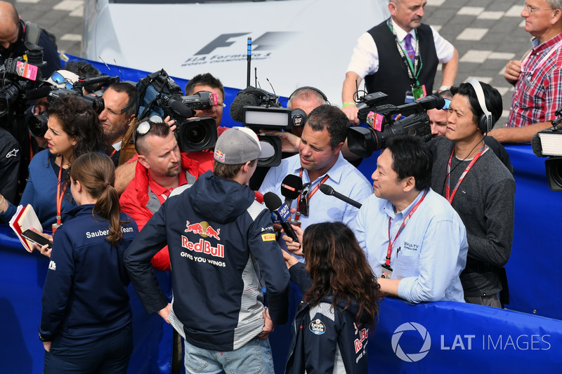 Daniil Kvyat, Scuderia Toro Rosso talks, Ted Kravitz, Sky TV