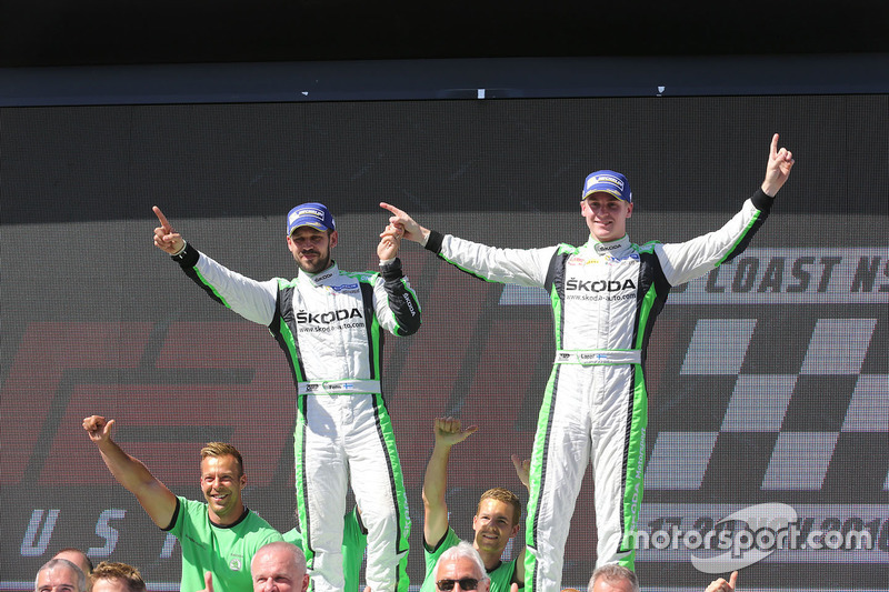 Podium WRC2: Sieger Esapekka Lappi, Janne Ferm, Skoda Fabia R5