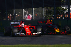 Борьба за позицию: Себастьян Феттель, Ferrari SF70H, и Макс Ферстаппен, Red Bull Racing RB13
