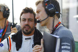 Fernando Alonso, McLaren, and Mark Temple, Race Engineer, McLaren, on the grid