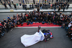 Daniil Kvyat, Scuderia Toro Rosso et Carlos Sainz Jr., Scuderia Toro Rosso dévoilent la Scuderia Toro Rosso STR12