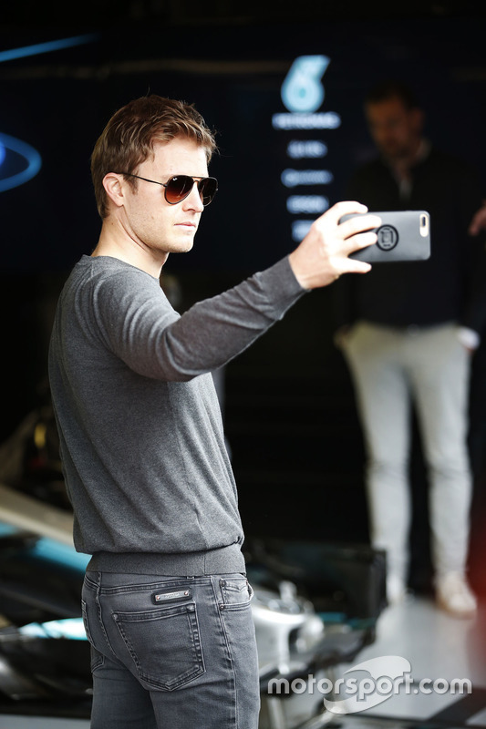 Nico Rosberg takes a selfie in the pit lane