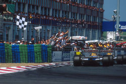 Alain Prost, Williams FW15C Renault takes the win ahead of Damon Hill, Williams FW15C Renault