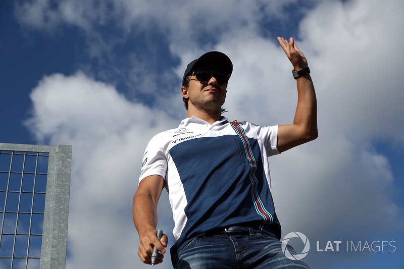 Assim, Massa acabou afastado das atividades por razões médicas. É a primeira prova desde 1982 em que uma corrida de F1 não tem um brasileiro em sua largada.