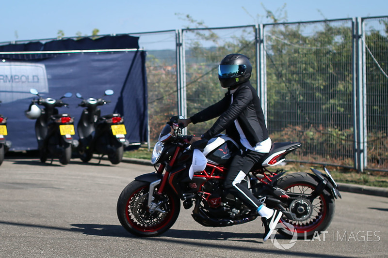 Lewis Hamilton, Mercedes AMG F1 W08 arrives on his MV Agusta Dragster RR LH44 Limited Edition motorb