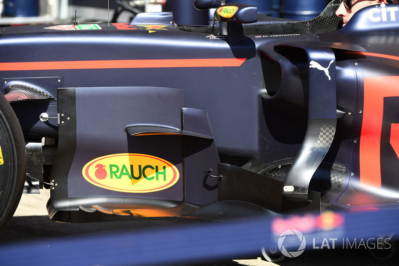 Red Bull Racing RB13 barge board