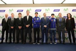 Valentino Rossi, Yamaha Factory Racing, Maverick Viñales, Yamaha Factory Racing, Kouichi Tsuji, directeur général de la division développement sport mécanique, Yamaha Motors, Lin Jarvis, directeur général du Yamaha Factory Racing, Massimo Meregalli, Yamaha Factory Racing Team Director