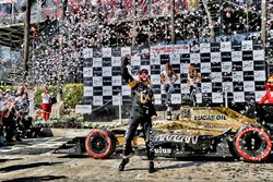 James Hinchcliffe, Schmidt Peterson Motorsports Honda, sur le podium