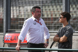 Eric Boullier, McLaren Racing Director and Nyck De Vries, McLaren
