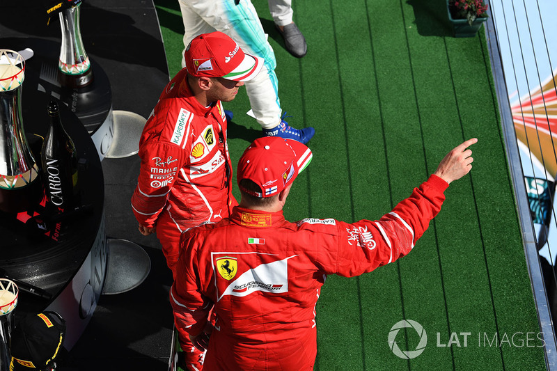 Podio: il vincitore della gara Sebastian Vettel, Ferrari, il secondo classificato Kimi Raikkonen, Ferrari