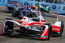 Nick Heidfeld, Mahindra Racing, devance Jose Maria Lopez, DS Virgin Racing