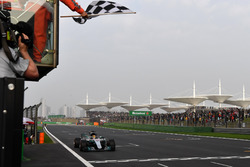 Pole sitter Lewis Hamilton, Mercedes-Benz F1 W08 Hybrid