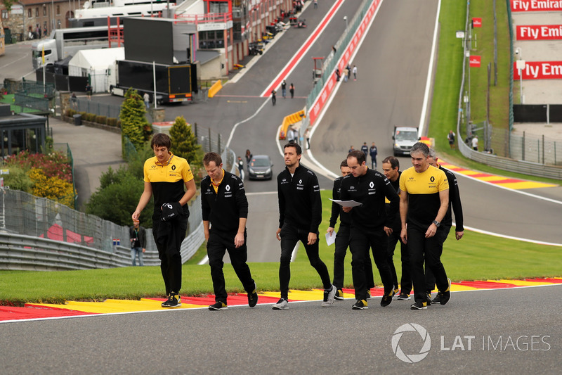 Jolyon Palmer, Renault Sport F1 Team cammina lungo il circuito