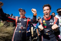 Les vainqueurs Thierry Neuville, Nicolas Gilsoul, Hyundai i20 WRC, Hyundai Motorsport