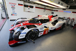 #8 Toyota Gazoo Racing Toyota TS050 Hybrid: Anthony Davidson, Sébastien Buemi, Kazuki Nakajima