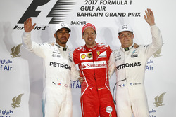 Podium : le vainqueur Sebastian Vettel, Ferrari, le second Lewis Hamilton, Mercedes AMG F1, le troisième Valtteri Bottas, Mercedes AMG F1