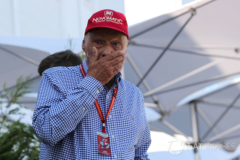 Já Niki Lauda, diretor não-executivo da Mercedes, criticou Vettel: "Estamos na F1 ou no Coliseu? Se estamos no Coliseu, basta dizer. Aí poderemos seguir com isso.”