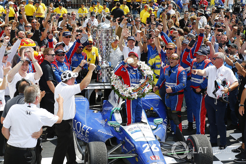 Takuma Sato, Andretti Autosport Honda celebrates with milk in victory lane