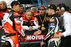 Polesitter Jonathan Rea, Kawasaki Racing, Chaz Davies, Ducati Team in qualifying parc ferme