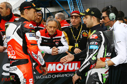 Polesitter Jonathan Rea, Kawasaki Racing, Chaz Davies, Ducati Team in qualifying parc ferme