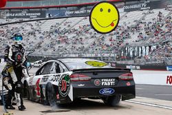 Kevin Harvick, Stewart-Haas Racing Ford, pit stop