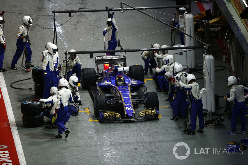 Pascal Wehrlein, Sauber C36-Ferrari ai box