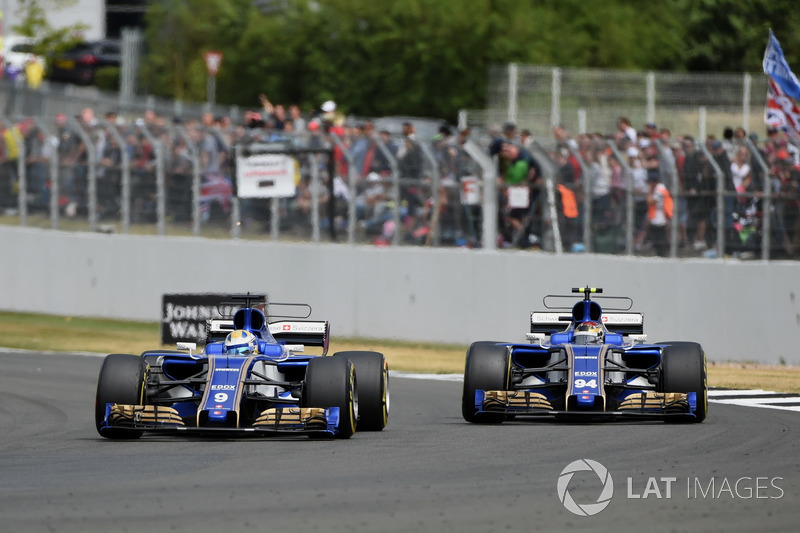 Giro 5 - Marcus Ericsson, Sauber C36 e Pascal Wehrlein, Sauber C36