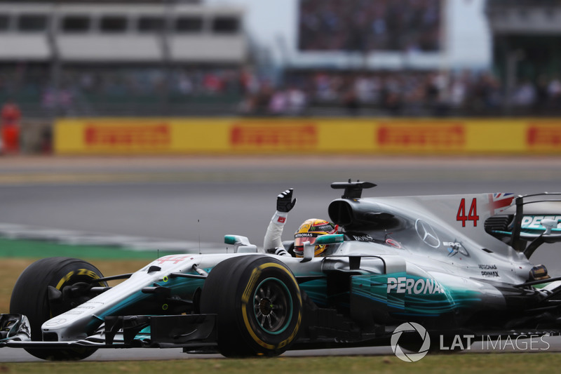 Race winner  Lewis Hamilton, Mercedes AMG F1 W08 celebrate