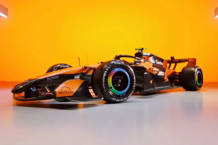Barwy bolidu McLaren MCL40