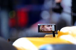 Un mécanicien Renault Sport F1 Team