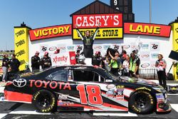 Race winner Sam Hornish Jr., Joe Gibbs Racing Toyota