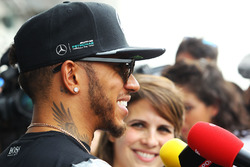 Lewis Hamilton, Mercedes AMG F1 Team, con i giornalisti