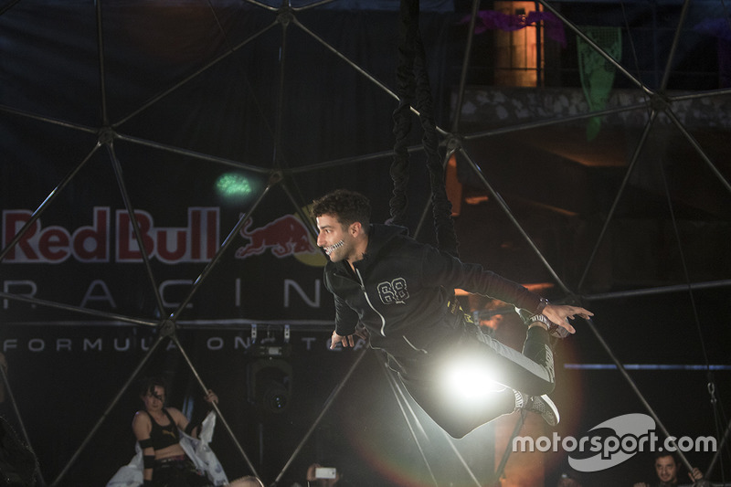 Ріккардо, Red Bull Racing, з черепом Офрендомо