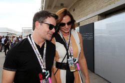 Jeff Gordon, ex piloto de NASCAR con su esposa Ingrid Vandebosch (BEL)