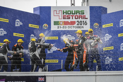 Podium: Winnaars #38 G-Drive Racing Gibson 015S-Nissan: Simon Dolan, Giedo van der Garde, Harry Tinc